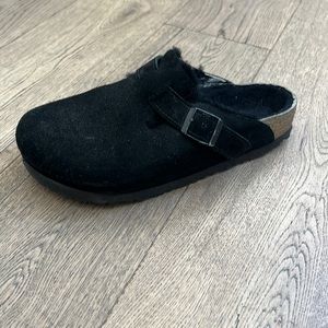 Birkenstock fuzzy slides 39